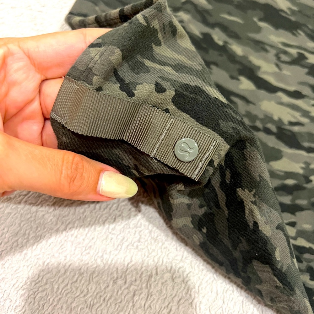 Lululemon green camo wrap scarf Vinyasa